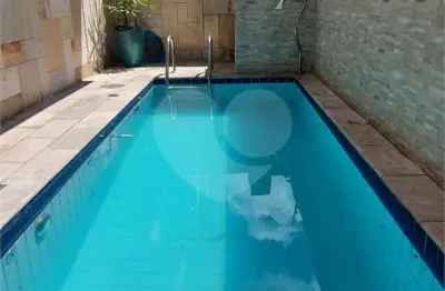 Casa com 3 quartos à venda na Rua Liberdade, 219, Embaré, Santos