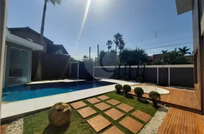 Casa com 5 quartos à venda no Jardim Acapulco, Guarujá 
