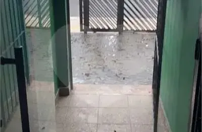 Casa para alugar na Rua Goiás, Boqueirão, Santos