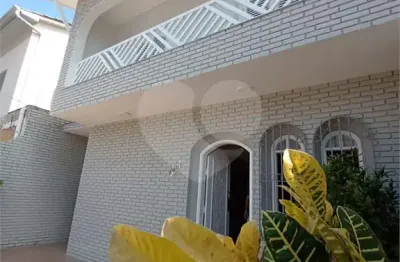 Casa com 4 quartos à venda no Embaré, Santos 