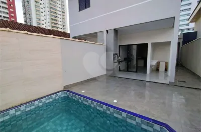 Casa com 3 quartos à venda na Rua Brigadeiro José Ferreira, 30, Canto do Forte, Praia Grande