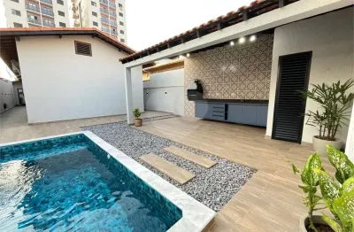 Casa com 3 quartos à venda na Rua Juquirais, Tupi, Praia Grande