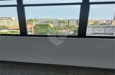 Sala comercial para alugar na Avenida Ana Costa, 160, Gonzaga, Santos