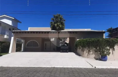 Casa com 6 quartos para alugar no Jardim Acapulco, Guarujá 