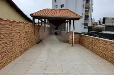 Casa com 3 quartos à venda na Rua Copacabana, 701, Guilhermina, Praia Grande