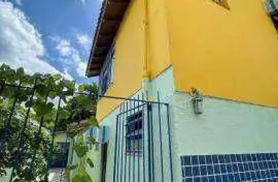 Casa comercial com 6 salas para alugar na Rua Marcos Moreira, Vila Ipiranga, Porto Alegre