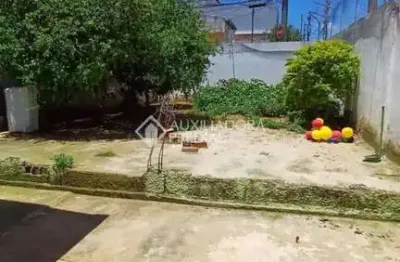 Casa de esquina com quintal grande à venda – 1 dormitório | terreno 8x30m