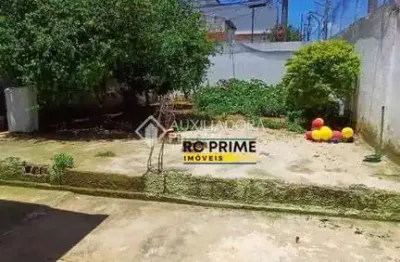 Casa de esquina com quintal grande à venda – 1 dormitório | terreno 8x30m
