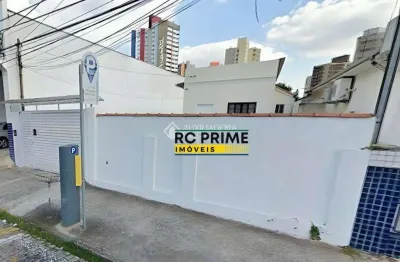 Terreno com 400m², excelente oportunidade de investimento de uso comercial ou residencial.