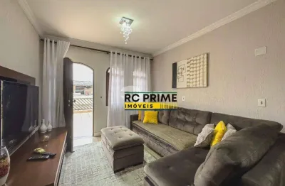 Sobrado bem localizado com 3 quartos, sendo 01 suíte e 3 vagas de garagem