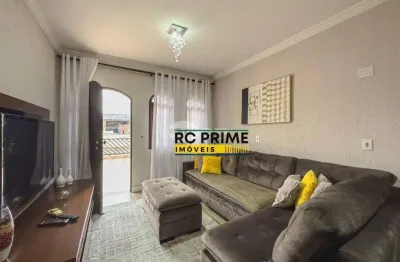 Sobrado bem localizado com 3 quartos, sendo 01 suíte e 3 vagas de garagem