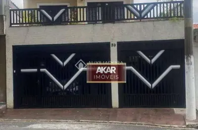 Sobrado com 3 dormitórios sendo 1 suíte, escritório e 2 vagas de garagem.