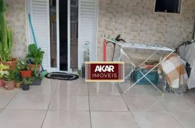 Sobrado à venda com 3 quartos, 1 suíte, 2 vagas em Santa Terezinha, SBC