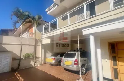 Sobrado com 4 Quartos e 6 banheiros à Venda, 320 m² por R$ 1.950.000