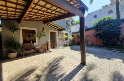 Sobrado contemporâneo no morumbi com 3 dormitorios sendo 2 suites.