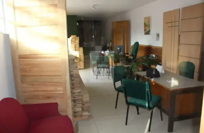 Casa comercial para alugar na Rua Valentim Silva, 92, Jardim do Lago, São Paulo