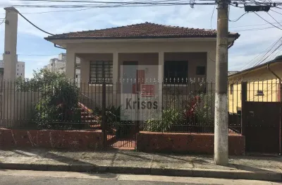 Conjunto de 7 imóveis em terreno de 392 m² com rendimentos.