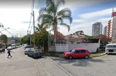 Investimento imperdível: terreno com casa em esquina estratégica!