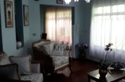 Encante-se com esta linda residência em bairro nobre!