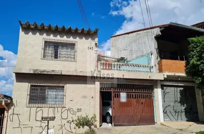 2 casas com 1 dormitorio, sala , cozinha, banheiro e salão comercial