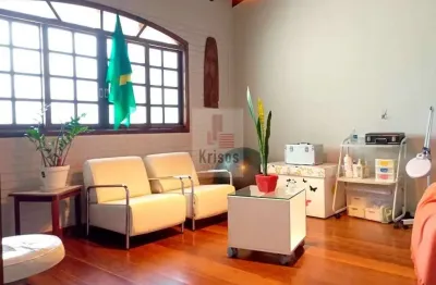 Casa térrea butantâ 4 dormitórios e 2 suítes com churrasqueira.