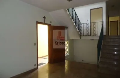 Otimo sobrado com 3 dormitorios sendo 1 suite, 2 vagas com excelente localização .