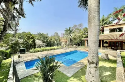 Linda casa estilo campo - totalmente avarandada com vista privilegiada para a natureza!