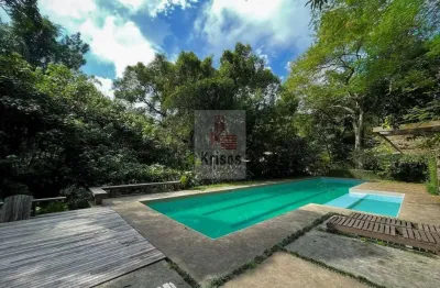 Exclusiva casa de alto padrão na granja viana: charme e integração com a natureza!