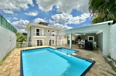 Elegante casa de alto padrão: conforto e sofisticação na medida certa!