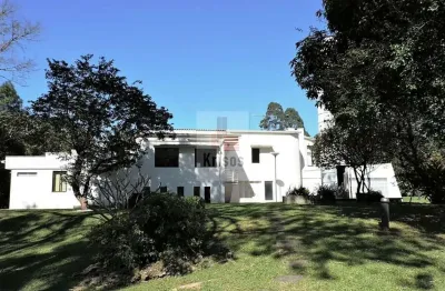 Elegante casa de alto padrão em condomínio fechado na chácara são joão.