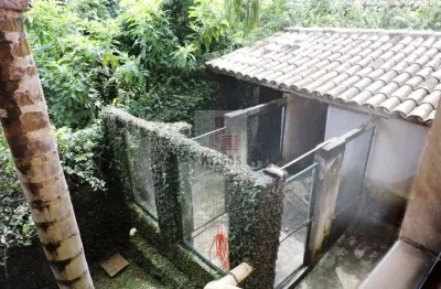 Luxuosa casa de alto padrão com vista deslumbrante para a natureza!