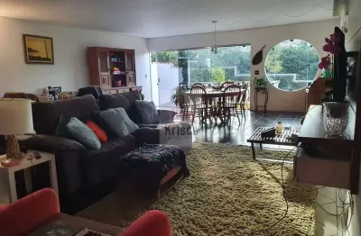 Elegante sobrado em condomínio na granja viana: conforto e praticidade a poucos passos da rodovia!