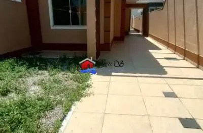 Excelente casa de três quartos, coladinho da rodoviaria em itaipuaçu.