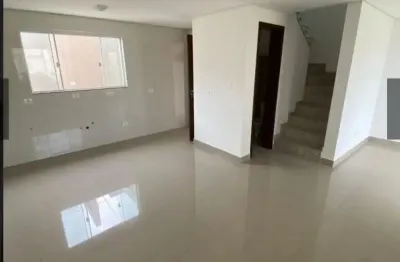 Viva com Conforto no Bairro Alto – Sobrado Novo com 3 Quartos e Sacadas.