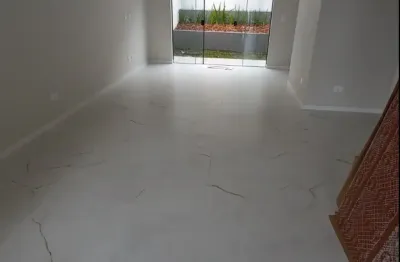 Sobrado frente pra rua no Bairro Tingui - Excelente localização.