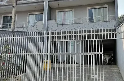 Lindo sobrado geminado à venda no santa cândida com 3 quartos e excelente localização