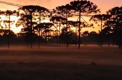 Veja este sobrado de alto padrão — com banheira dupla e uma vista simplesmente única!