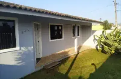 Aberto a negociação! proprietário estuda permuta por imóveis - casa de esquina com área gourmet e 3 quartos — totalmente mobiliada e com excelente localização