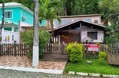 Linda casa litorania com dois quartos na fazenda muriqui rj.