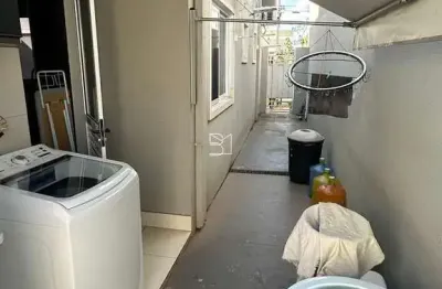 Casa terrea, 3 quartos 1 suite, moveis planejados, banheiro social, area serviço