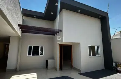 Casa  com 3 quatos 1 suite, moveis planejados, 4 vagas de carros, energia solar.
