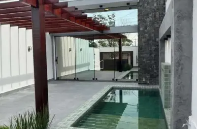 Casa para Venda em Cuiabá, Jardim Universitário, 3 dormitórios, 3 suítes, 4 banheiros, 2 vagas