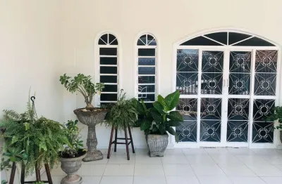 Casa bairro coophamil, 3 dormitórios 1 suíte, sala de estar, moveis planejados