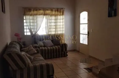 Casa sobrado á venda de 210m² | 03 dormitórios sendo 02 banheiros | residencial flamboyant - são josé dos campos |