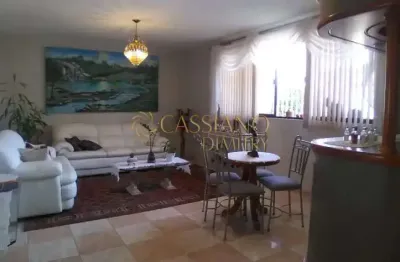 Sobrado à venda de 272m² | 03 dormitórios, sendo 01 suíte e 03 vagas de garagem | jardim das industrias - são josé dos campos |