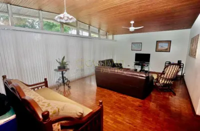 Casa terréa à venda de 188m² | 03 dormitórios sendo uma suíte e 02 vagas | vila adyana | são josé dos campos