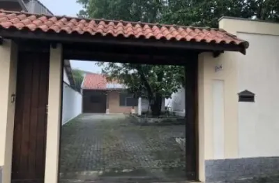 Casa comercial/residencial à venda de 120m² | 04 dormitórios, sendo 02 suítes e 05 vagas de garagem | vila santa helena - são josé dos campos |