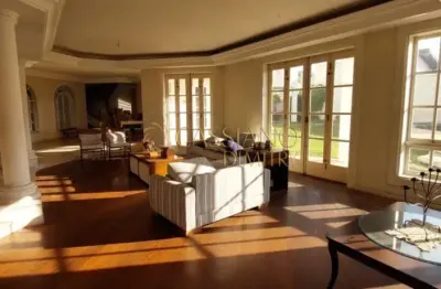 Sobrado à venda de 620,52m² | 04 dormitórios, sendo suítes e 04 vagas de garagem | condomínio jardim das colinas - jardim das colinas | são josé dos campos |