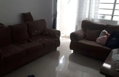 Casa térrea reformada de 02 dorm. - 80,00m² no jardim das industrias