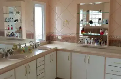 Sobrado à venda de 292m² | 03 dormitórios, sendo 01 suíte e 04 vagas de garagem | condomínio aquarius iv - jardim aquarius | são josé dos campos |